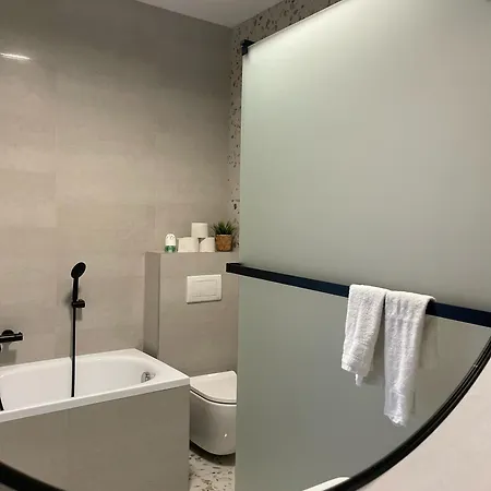 Klimatizovany Apartmanovy Dom, S Virivkou, 1b * Senec