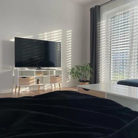 Klimatizovany Apartmanovy Dom, S Virivkou, 1b * Senec