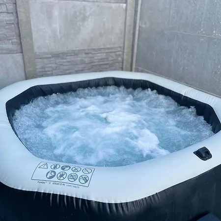 Klimatizovany Apartmanovy Dom, S Virivkou, 1b בית נופש