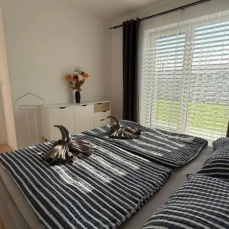 Klimatizovany Apartmanovy Dom, S Virivkou, 1b * Senec