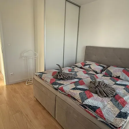 Holiday home Klimatizovany Apartmanovy Dom, S Virivkou, 1b Senec