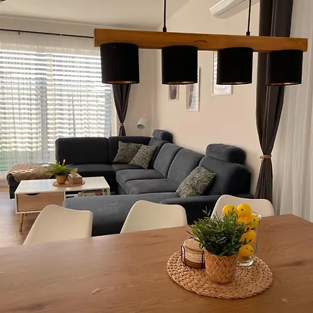 Klimatizovany Apartmanovy Dom, S Virivkou, 1b בית נופש סנץ