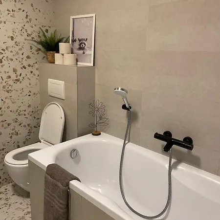 Ferienhaus Klimatizovany Apartmanovy Dom, S Virivkou, 1b Senec