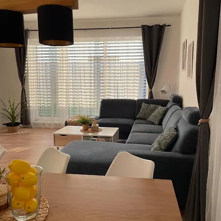 Klimatizovany Apartmanovy Dom, S Virivkou, 1b Senec